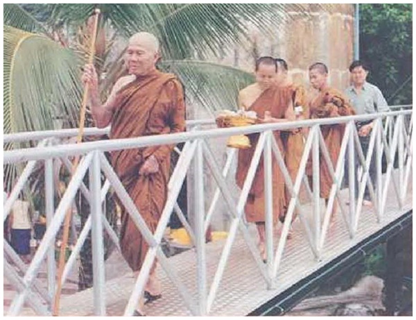 ธรรมะหลวงปู่หล้า เขมปัตโต.jpg